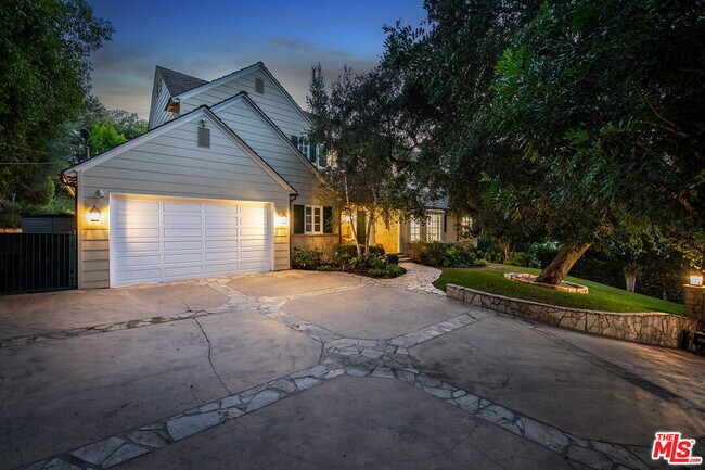 Foto del edificio - 15310 Kingswood Ln