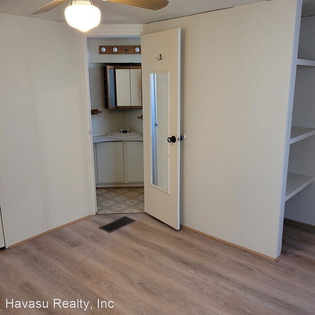 Building Photo - 2 br, 2 bath House - 5875 N. Reef Blvd.