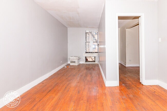 Foto del edificio - 250 Clarkson Ave