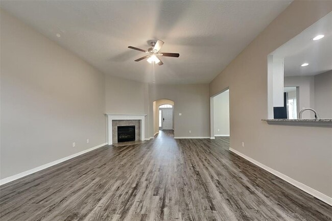 Building Photo - 9915 Tulip St