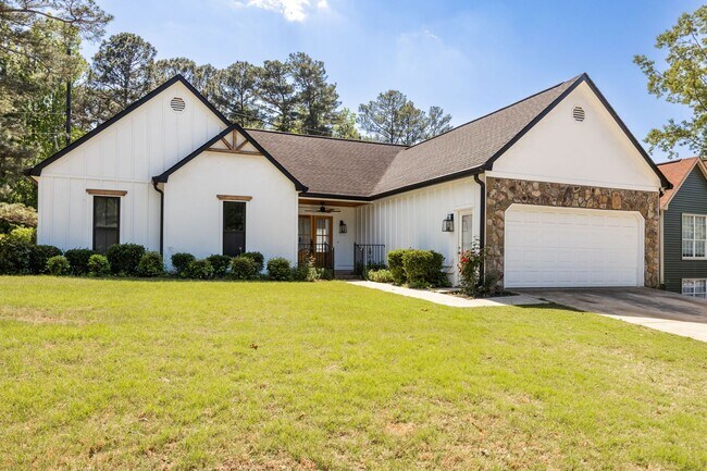 Foto del edificio - Updated Ranch Floorplan with Modern Finishes