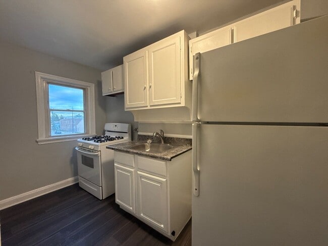 Building Photo - 1628 Plum St