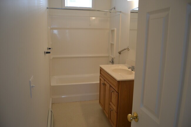 Building Photo - 27 Haynes St