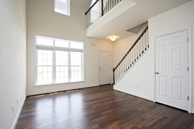 Building Photo - Dog-Friendly Old Trail Townhome