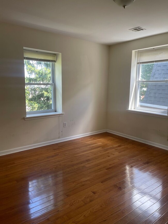 Building Photo - 5031 Hazel Ave