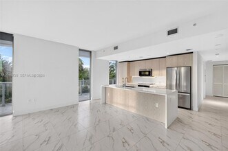 Building Photo - 2000 Metropica Wy