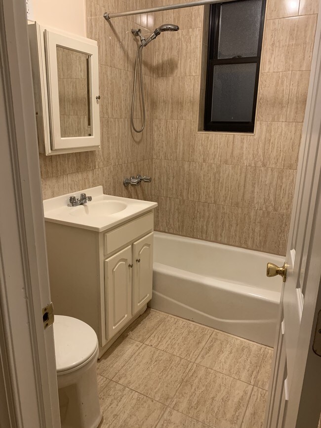 Foto del edificio - 1070 Ocean View Ave
