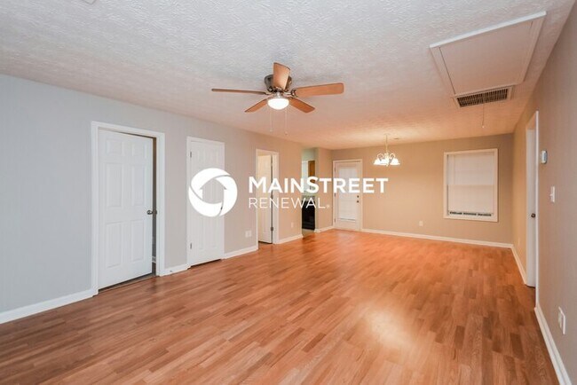 Foto del edificio - 3 Bedroom Pet-Friendly Home in Social Circle, GA with Main Street Renewal