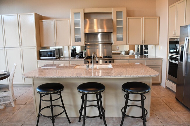 Building Photo - 75940 Nelson Ln