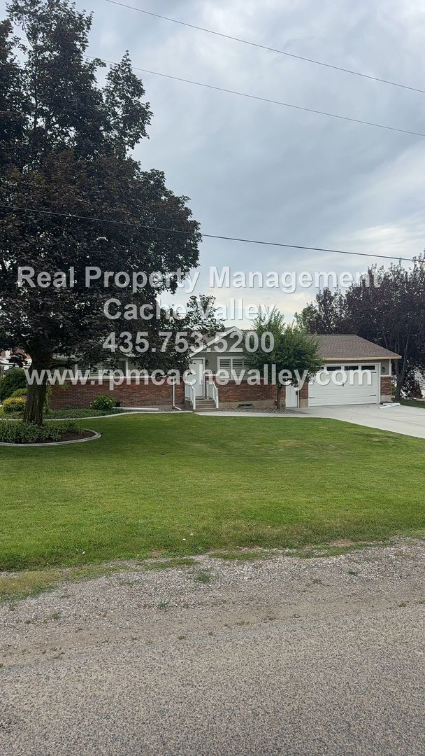 Building Photo - 220 E 300 N