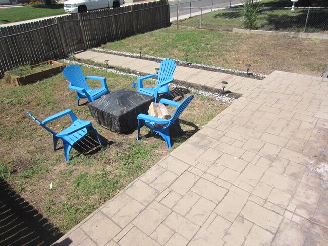 Building Photo - $1450 | 2BR/1BA House | Pet Friendly Ranch...