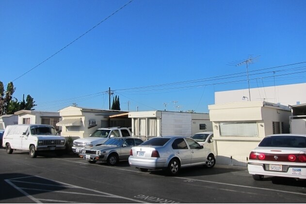 Building Photo - El Gardena Park