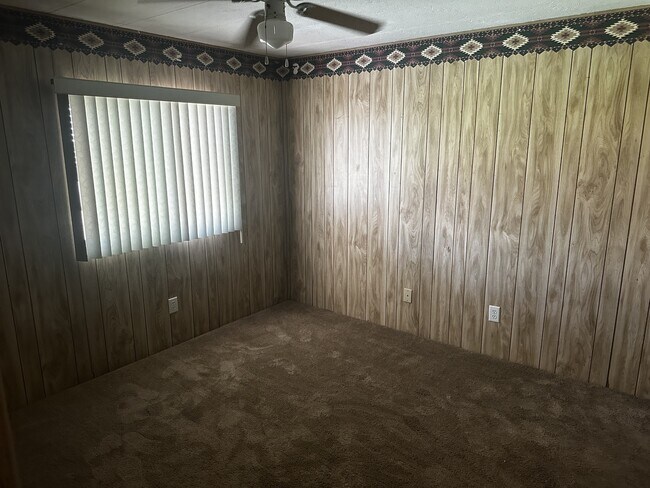 Foto del edificio - 349 N Royal Palm Rd