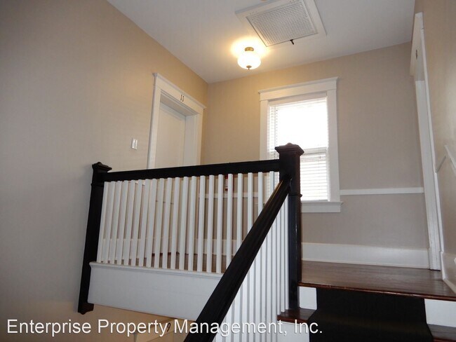 Building Photo - 2 br, 1 bath House - 1118 Poplar Ave  APT 11