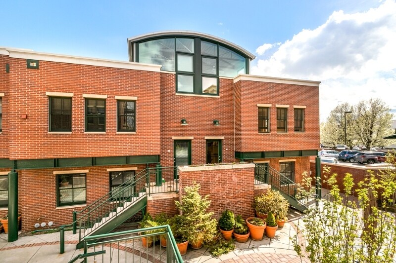 Foto principal - 315 E Mountain Ave