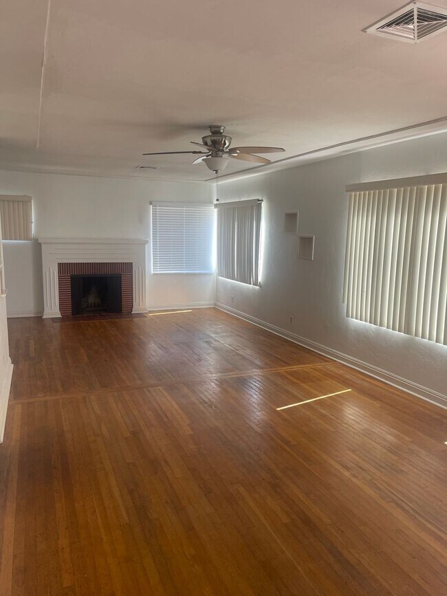 Building Photo - Pacific Beach House in Prime Location! Off-Street Parking, Garage, Fenced Backyard & Covered Patio!