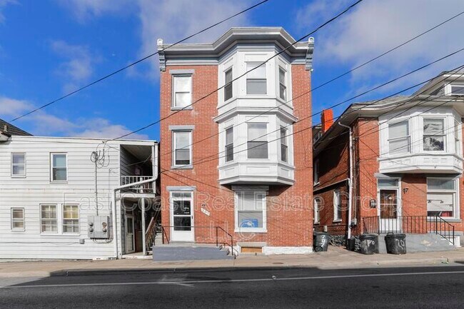 Building Photo - 207 N Mulberry St
