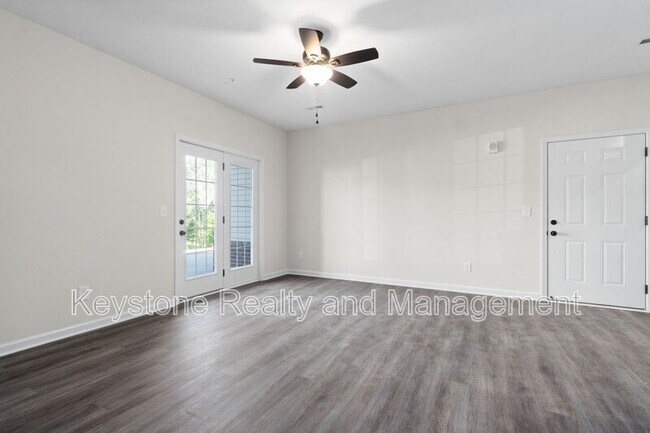 Foto del edificio - 229 B-212 E. Johnson Circle