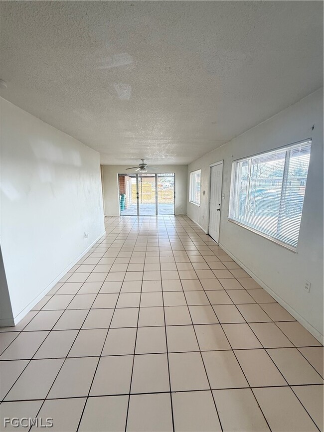 Foto del edificio - 21422 Kenyon Ave