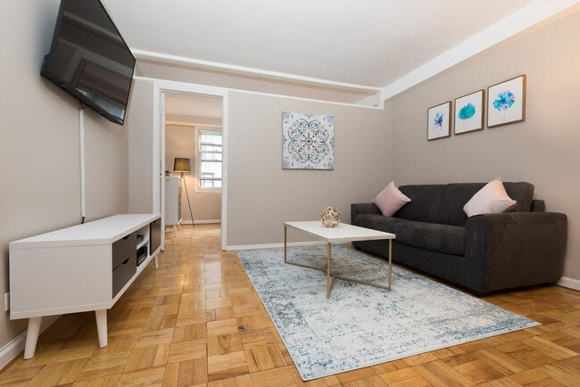 Foto del edificio - 240 E 81st St