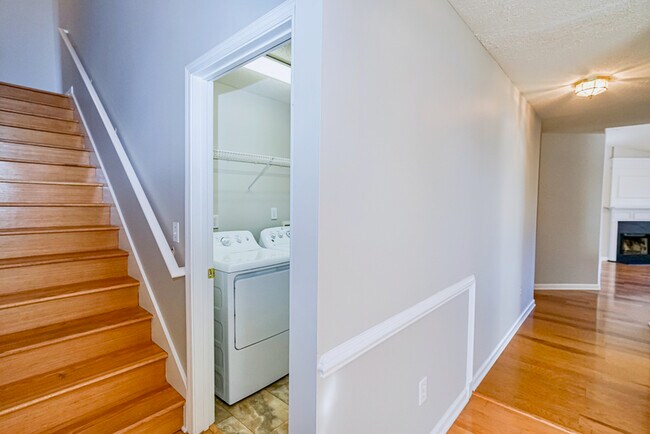 Building Photo - 2 Cobb Hall Ct