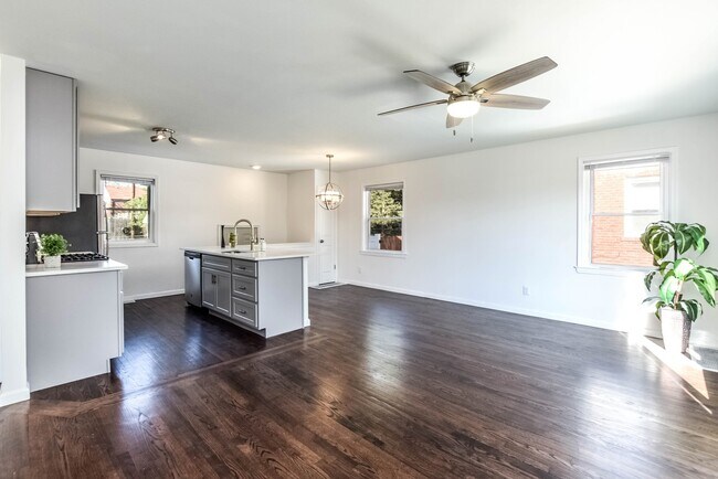 Building Photo - U. City - Beautiful Rehabbed home for rent