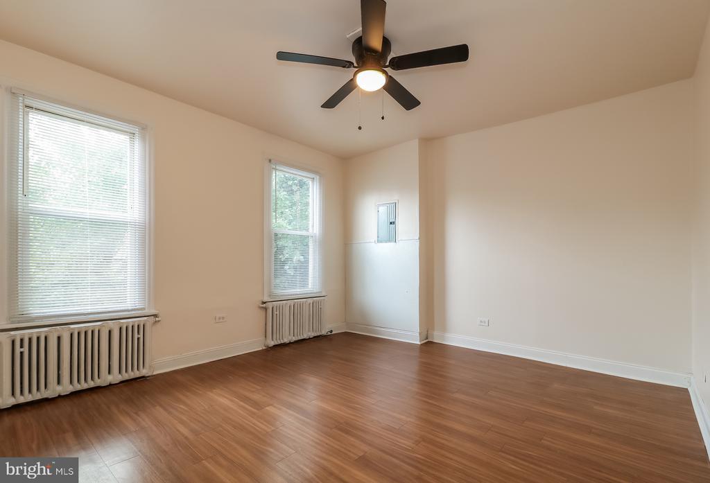 Primary Photo - 2047 S 60th St