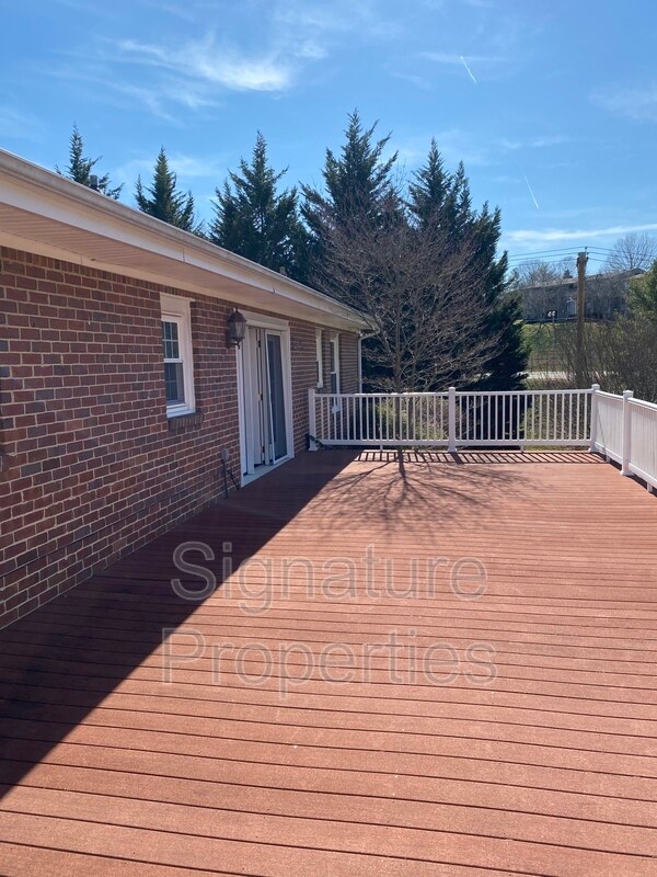4031 Winding Way Rd SW, Roanoke, VA 24018 House Rental in Roanoke, VA