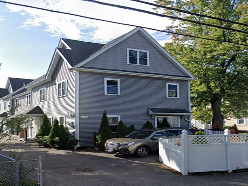 Primary Photo - 176 Charles St