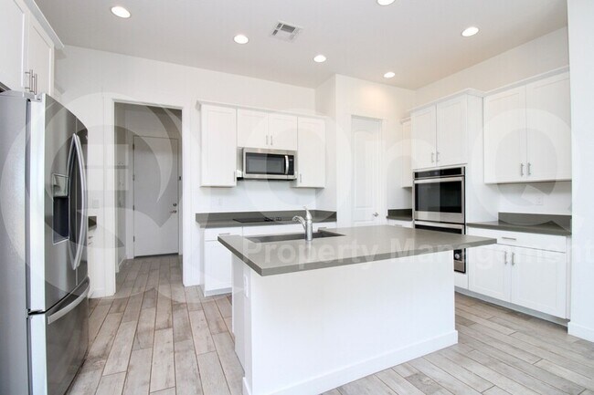 Building Photo - 10131 W Camino De Oro
