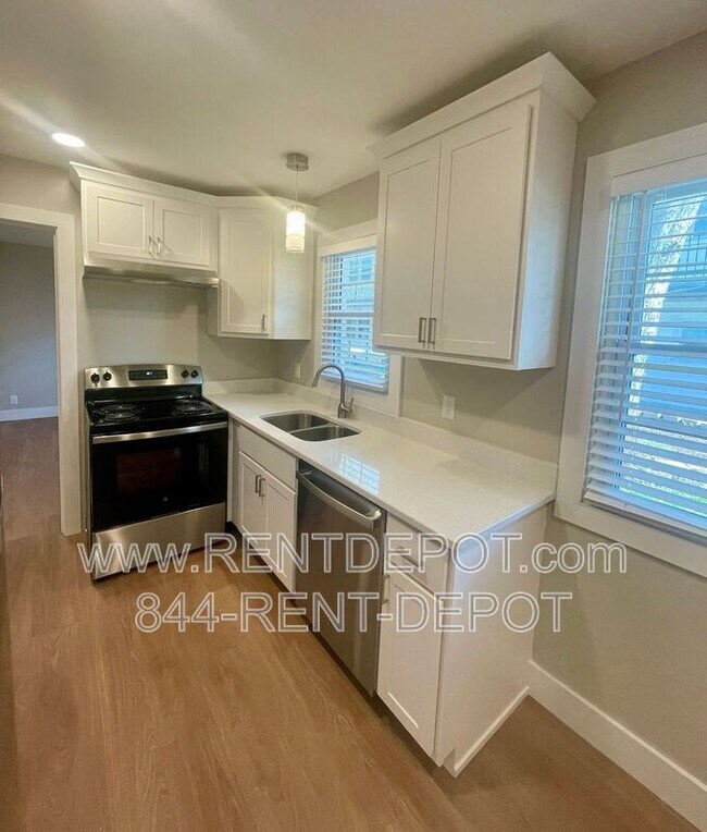 Building Photo - 1330 SE 2nd St