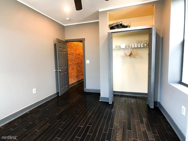 Foto del edificio - 2 br, 1 bath Apartment - 242 Apsley St