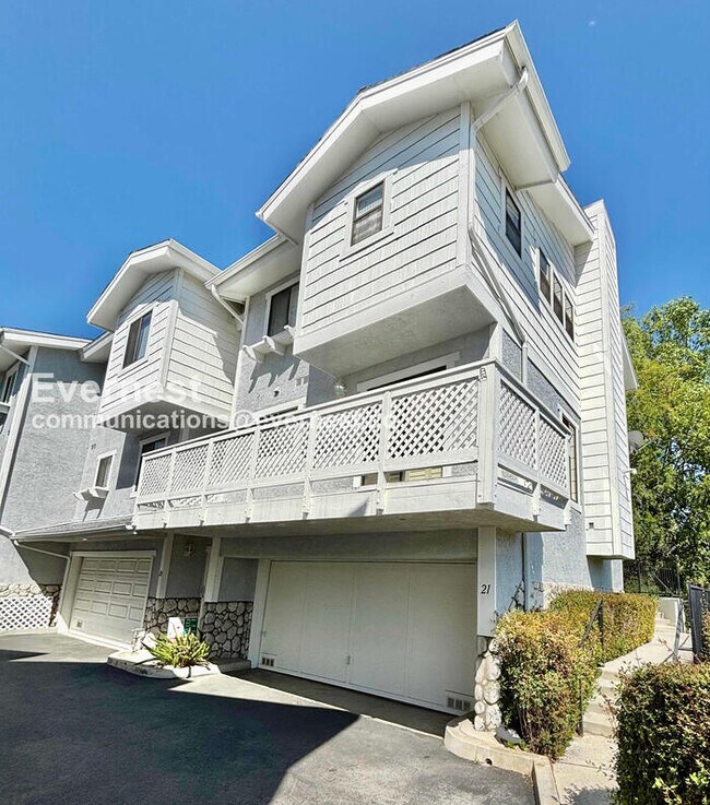 Foto del edificio - 4455 Rockland Pl