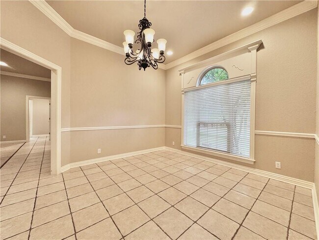 Building Photo - 2914 S College Dr