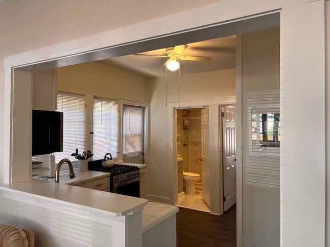 Photo - 118 S J St House