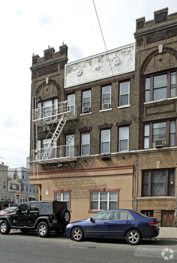 Foto del edificio - 321 Baldwin Ave