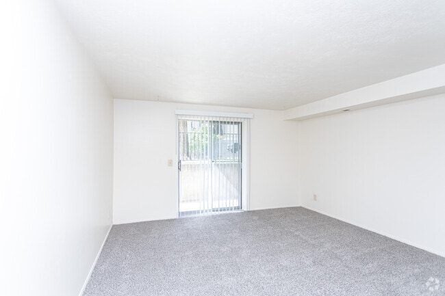 2BR, 2BA - 1,000SF - Living Room - Arcadia Green Apartments