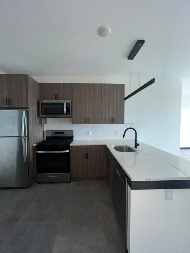 Foto del edificio - 135 Mallory Ave