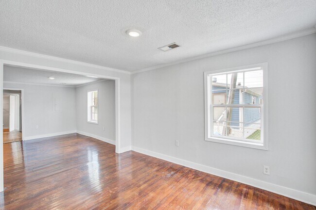 Foto del edificio - Modern Prime Location Near Park Circle