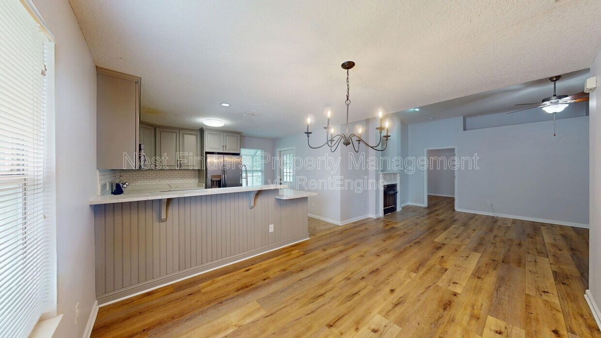 Foto principal - 13290 Pacemaker Dr
