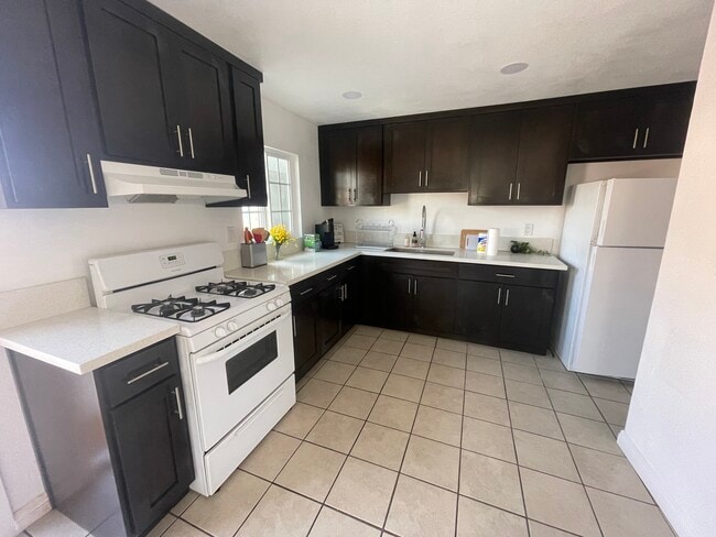 Foto del edificio - 533 E 36th St