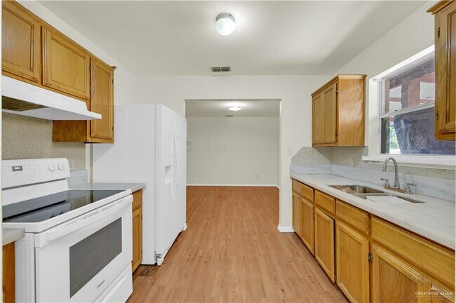 Building Photo - 17 Linda Vista St