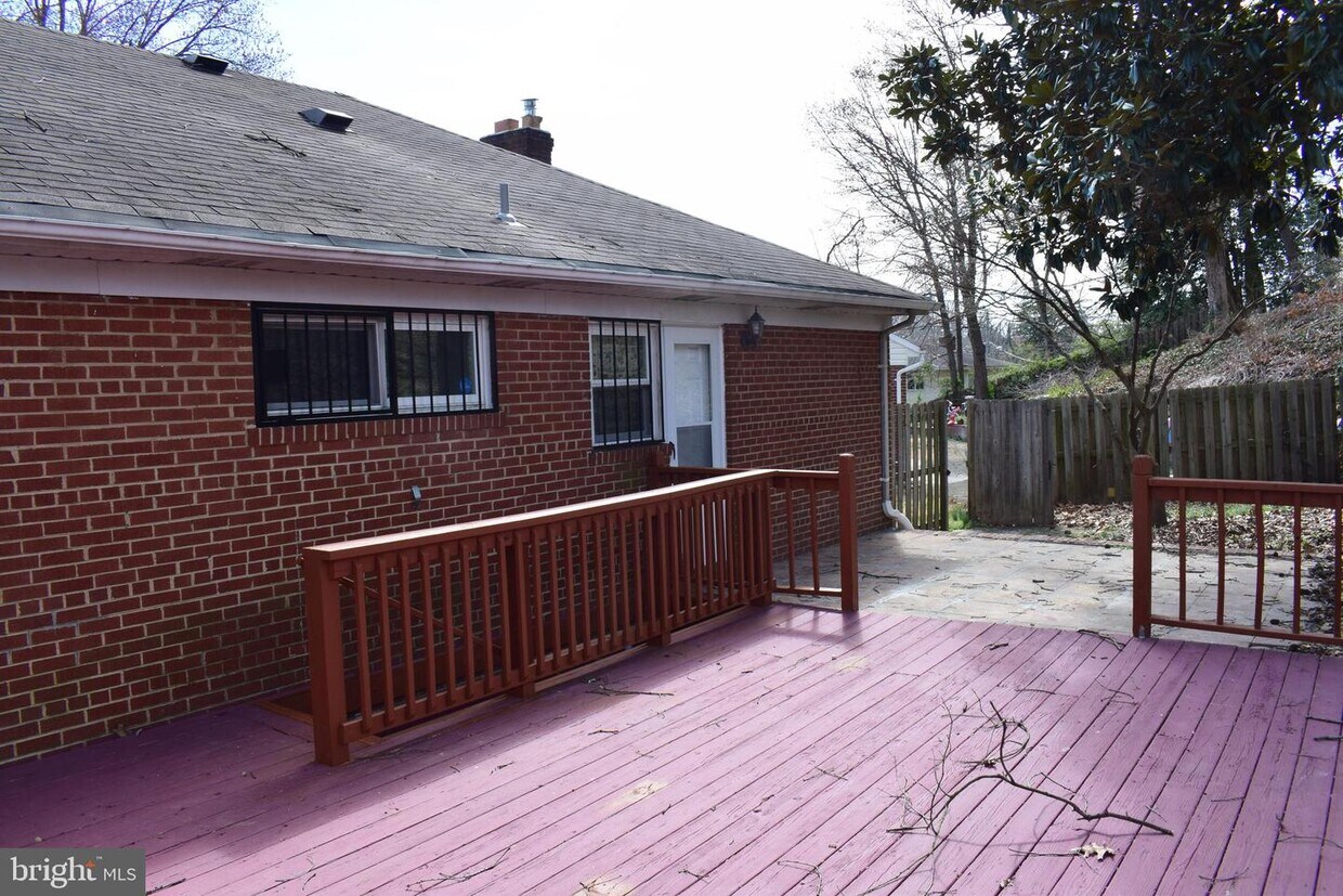 Primary Photo - 6914 Kipling Pkwy