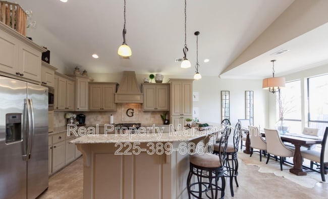 Building Photo - 9462 Country Lake Dr