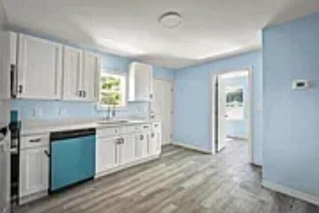 Building Photo - 260 Vernis Ave