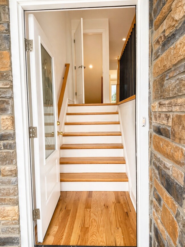 Foto del edificio - 374 Semel Ave