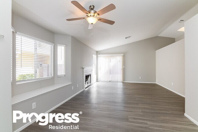 Foto del edificio - 7122 Knoll View Dr