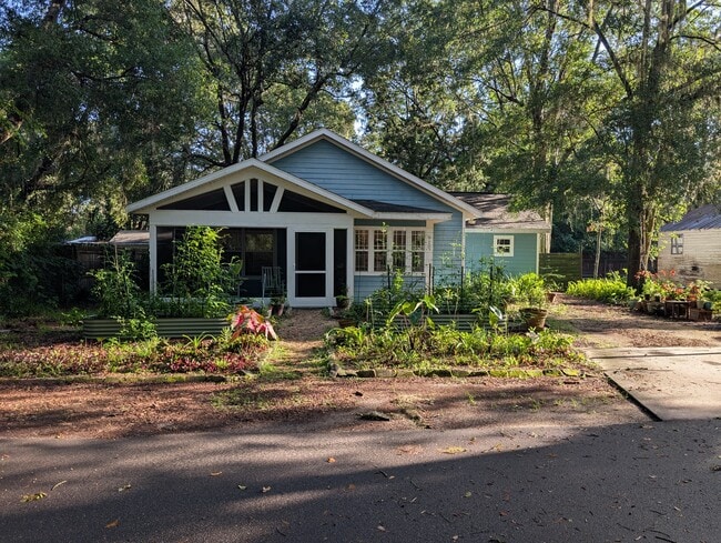 Front of House - 910 NW 29th Pl
