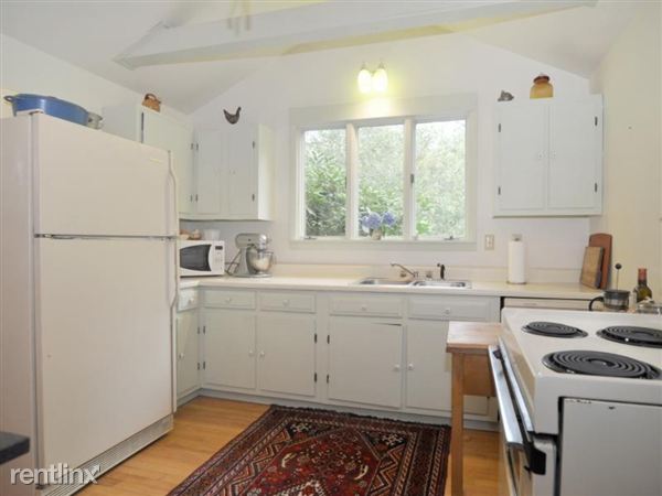 Building Photo - 70 Amancio St