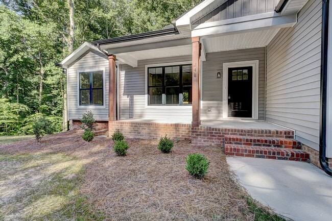 Building Photo - 248 Delview Dr